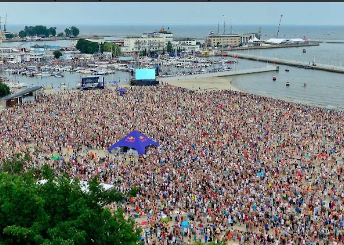 アパート 9th Floor Skwer Kosciuszki Z Widokiem Na Morze グディニャ